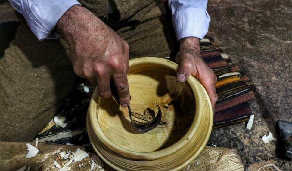لاکتراشی؛ گنجینهای در دستان هنرمندان