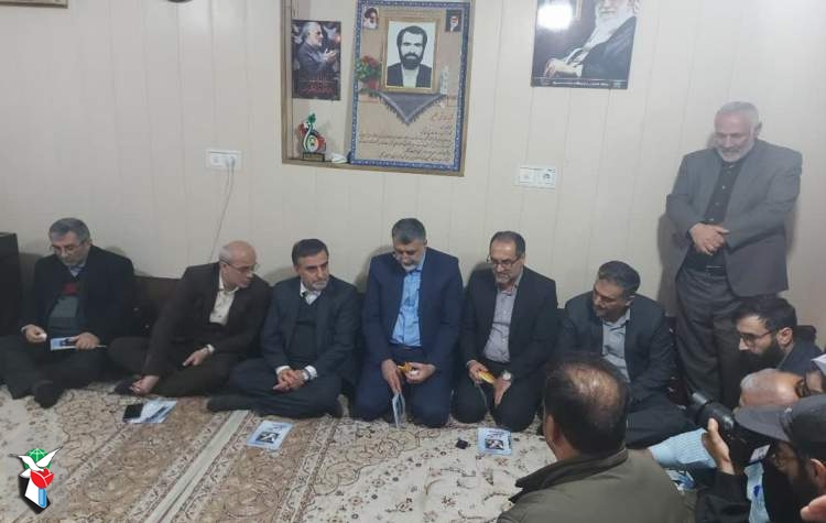 دیدار استاندار و مدیرکل بنیاد شهید مازندران با خانواده شهید عظیمی