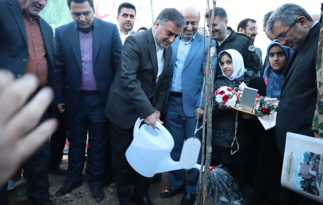 غرس ۴۳۷ نهال در نکا با حضور استاندار مازندران