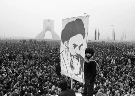 انقلاب اسلامی ایران، معادلات بین‌المللی را متحول ساخت